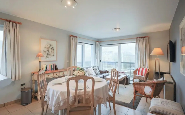 Bright Apartment With Terrace in Oostduinkerke