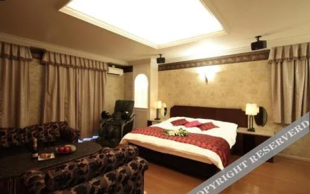 Pacela (Love Hotel)