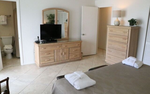 Jamaica Royale 403 - 2 Br Condo