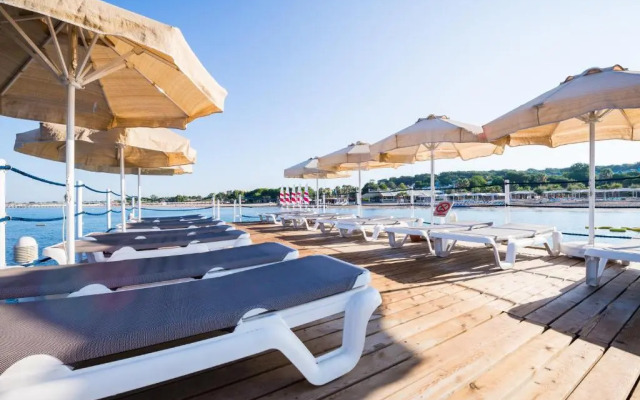 ROBINSON PAMFILYA - All Inclusive