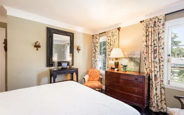 Elegant Home in the Heart of LA 2 Bedrooms 1 Bathroom Duplex