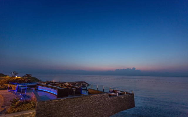 Crimson Resort and Spa Mactan