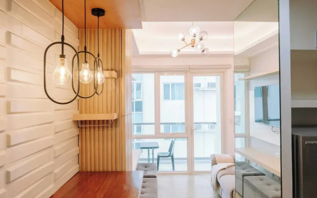 A Warm & Cozy City Studio