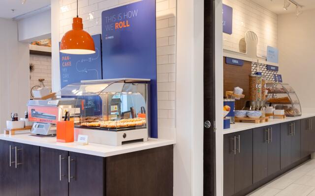 Holiday Inn Express Monterey-Cannery Row by IHG