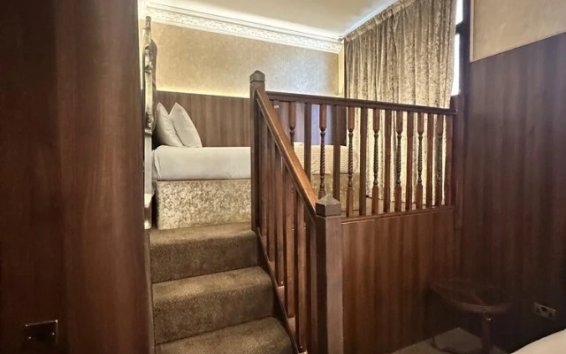 White Star Line Hotel