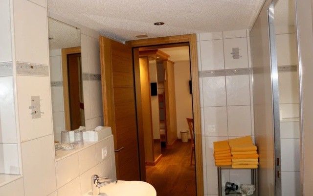 Standard Twin room - Photo 4