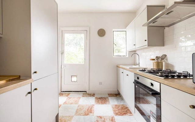 The Eltham Classic - Stunning 1bdr Flat With Garden