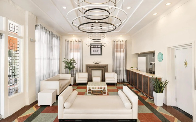 Waldorf Towers South Beach