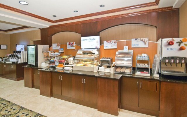 Holiday Inn Express & Suites Ocean Springs by IHG