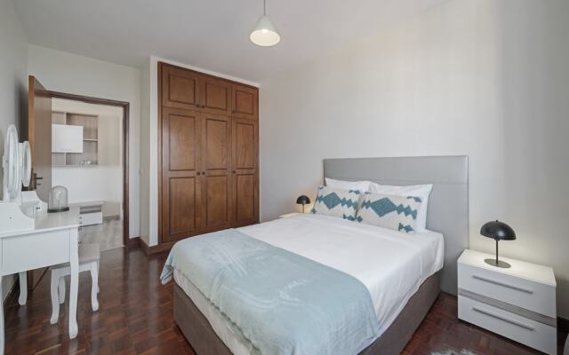 Alegria I, Overlooking the bay of Funchal