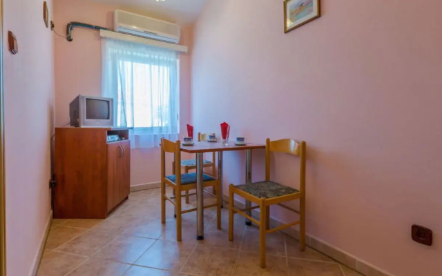 Apartment Delfin Karlobag 31811