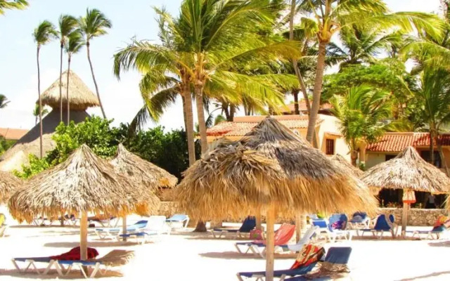 Los Corales Beach Apartments