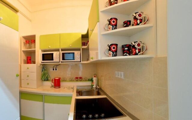 Hostel For Me