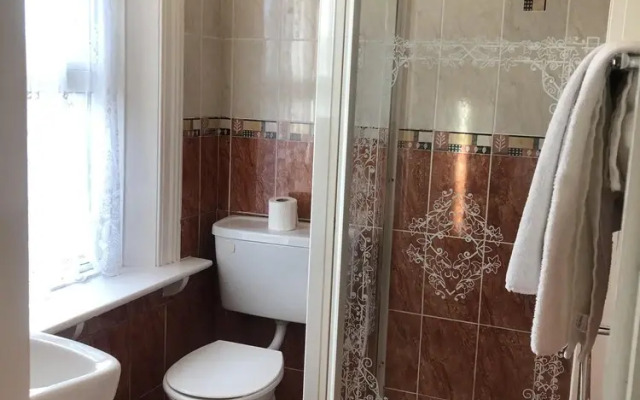 Roseville Lodge B&B