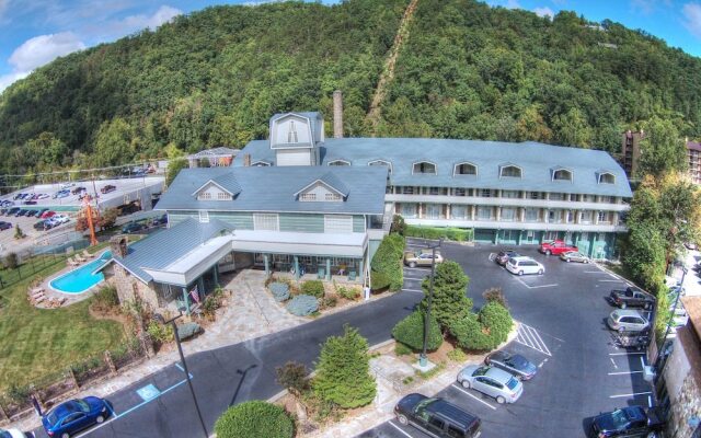 The Historic Gatlinburg Inn