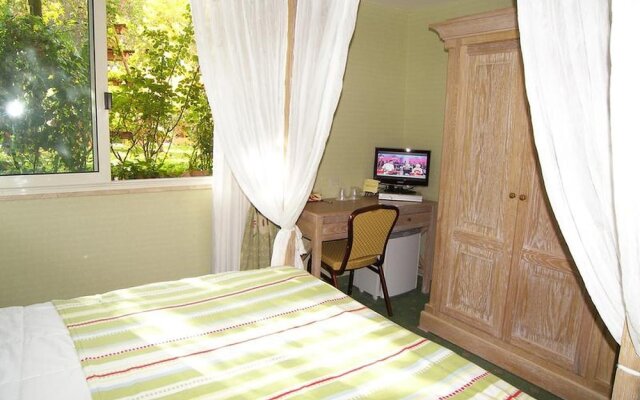 Large Double Room in the Green Near Montecassino