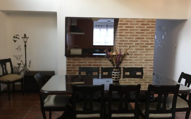 Beautiful House 2 to 9 People