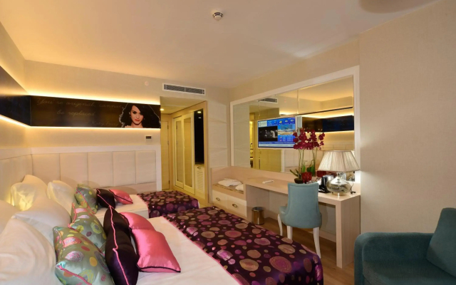 Azura Deluxe Resort&Spa Hotel