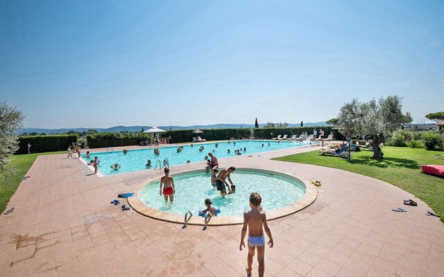 Residence with pool 4 km from Suvereto