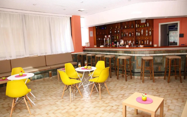 Triton Garden Hotel
