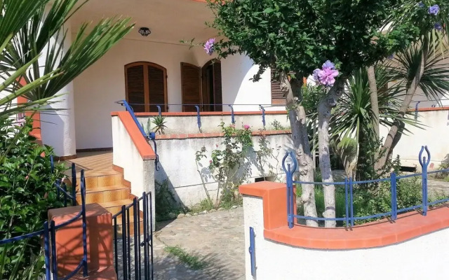 Comfortable Apartment In Giardini Naxos With Garden
