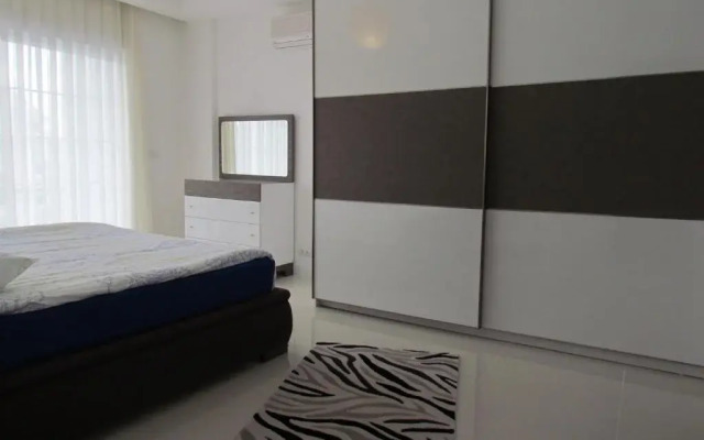 Side Aquamare Residence