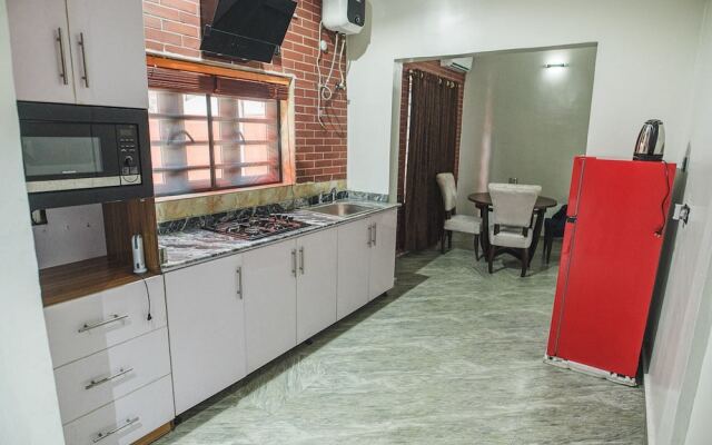 Old English Torf Apartment