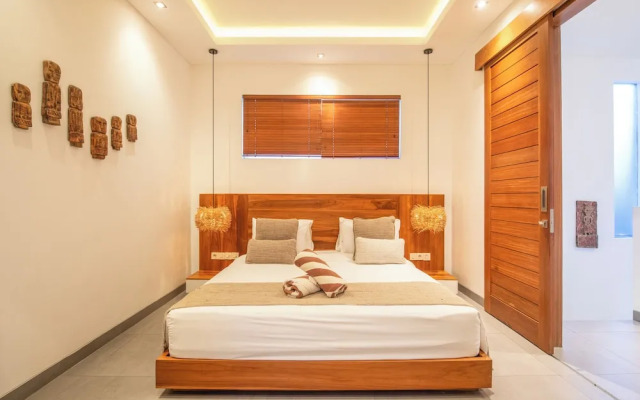 Luxury 4BR Haven, Steps to Canggu's Beach Elegance