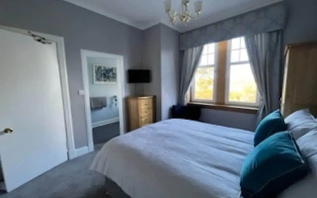 Pinewood Country House
