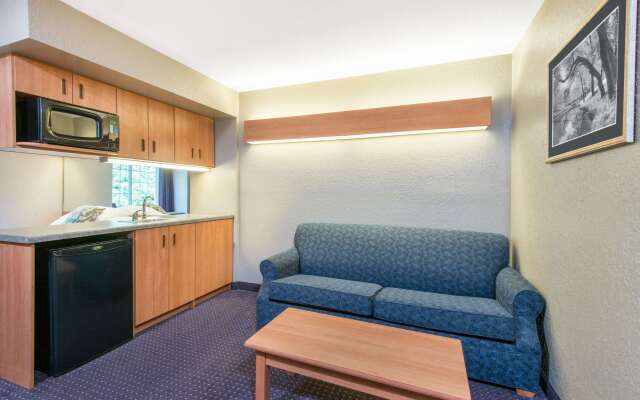 Microtel Inn & Suites by Wyndham Hazelton/Bruceton Mills