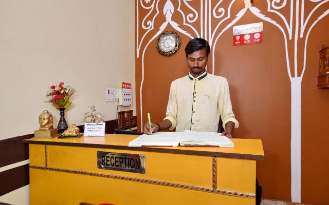 Hotel Aanvi Palace