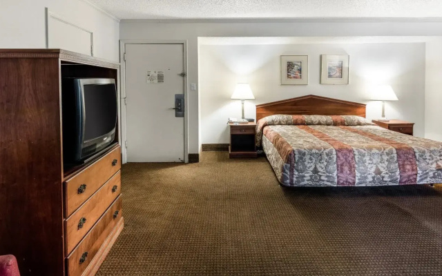 Rodeway Inn & Suites At the Casino