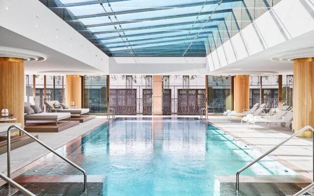 Отель Four Seasons Hotel Madrid