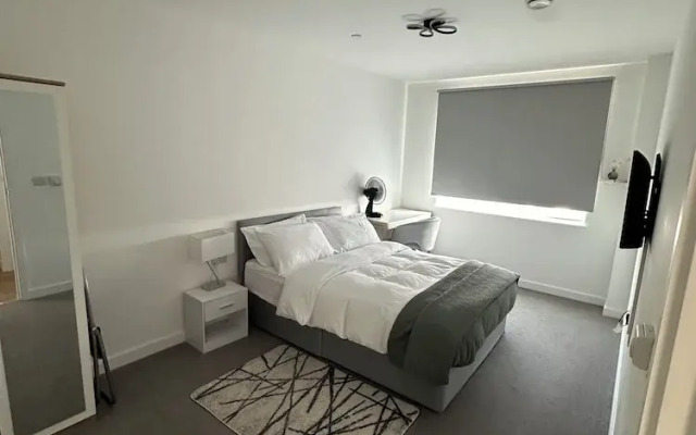 Skyview Elegance Luxury Top-floor Retreat