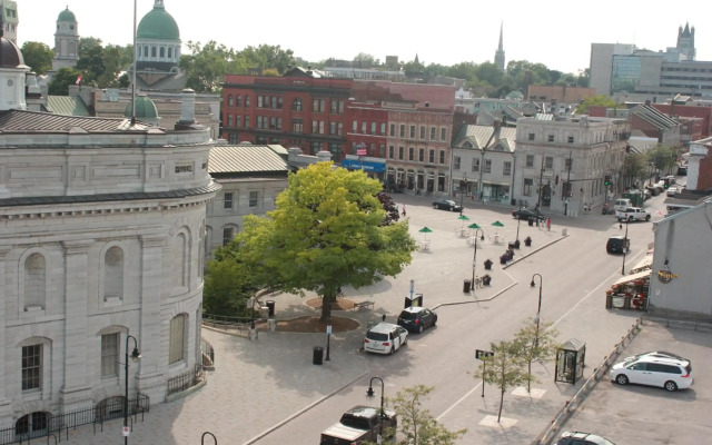 Confederation Place - Hotel