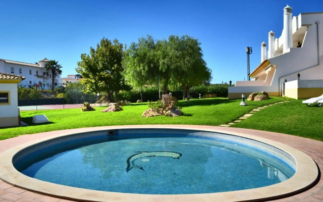 Townhouse 700m from Sao Rafael Beach