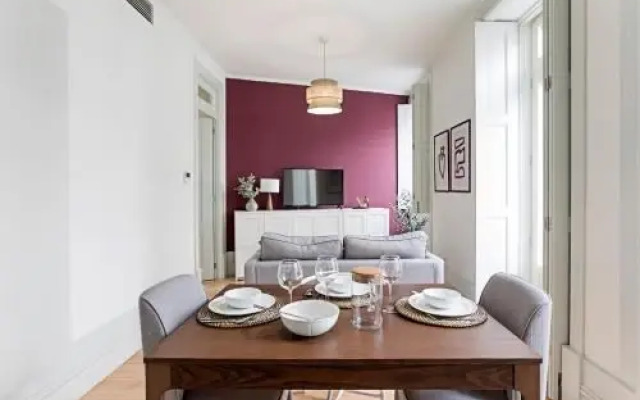 Camões Flat w/ AC & Balcony by LovelyStay