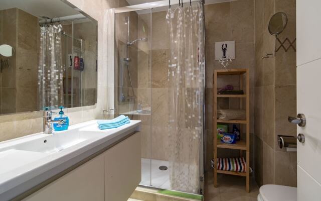 AGC26 - Lovely apart walking distance to Port
