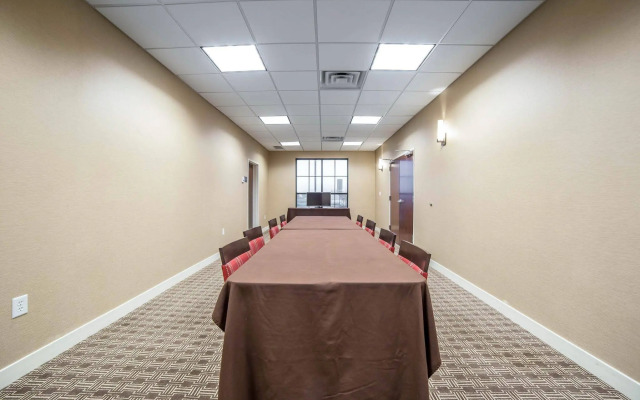 Comfort Suites Airport - University