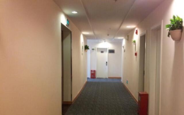 7 Days Inn Nanchang North Train Station Square