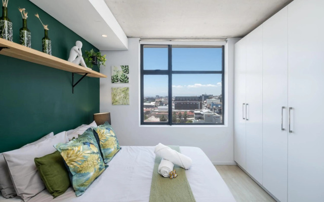 Modern Two Bedroom Unit, Mountain & Harbour Views