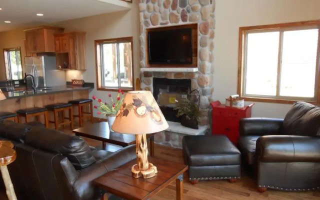 Quarterdeck Resort & Restaurant