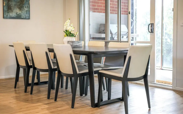 StayAU Gorgeous 5BR BBQ Home Geelong