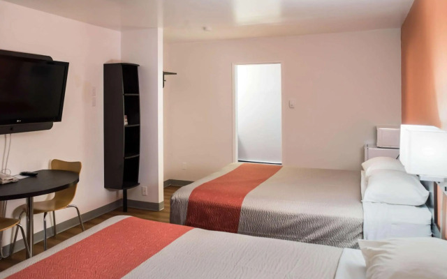 Motel 6 Fort St. John, BC