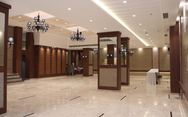 Hotel Golden Nest - Thane