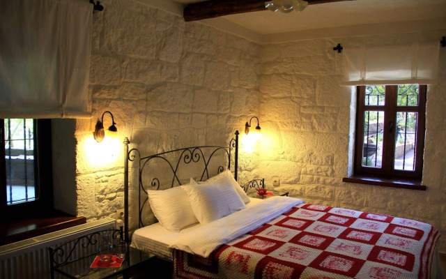 Assos Nar Konak