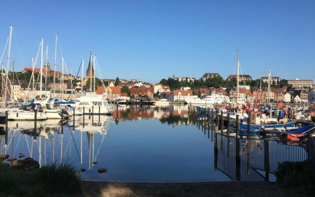 Zentrumsnahe Schone Altbauwohnung Bis 4 Personen