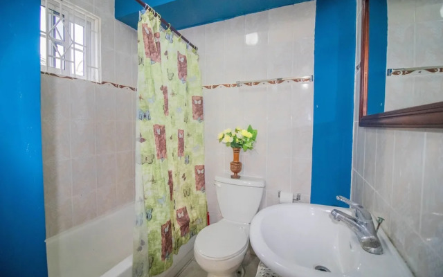 9 bed Villa Montego 10 Minute Walk to the Beach