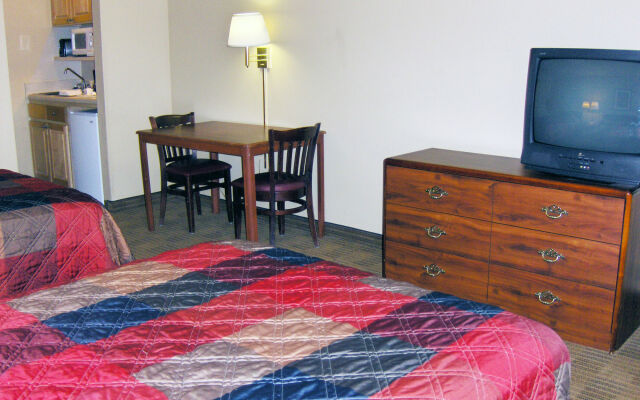 HomeTowne Studios by Red Roof Atlanta NE - Downtown Norcross