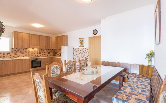 Nice Home in Makarska With Wifi and 3 Bedrooms